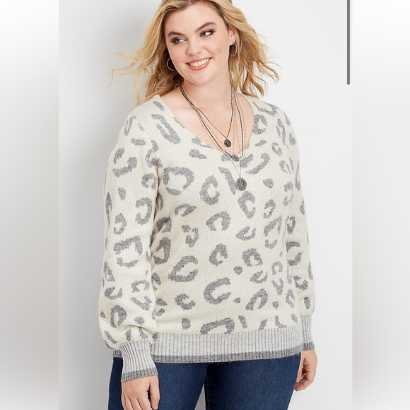 Gray Snow Leopard Print V-Neck Supersoft Blouson Sleeve Sweater size 1 Maurice’s - Picture 1 of 9